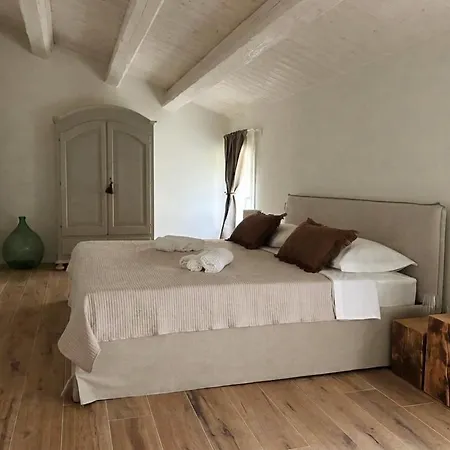 Casale 325 Bed & Breakfast 3*